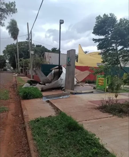 Fuertes ráfagas de viento causaron daños en zona Sur imagen-124