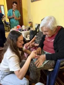 Lazos de Oro lleva acompañamiento y contención a adultos mayores imagen-2