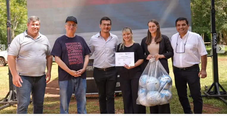 La EFA San Pedro y San Pablo de Mojón Grande recibió equipamiento educativo y deportivo del Gobierno provincial La EFA San Pedro y San Pablo de Mojón Grande recibió equipamiento educativo y deportivo del Gobierno provincial imagen-66