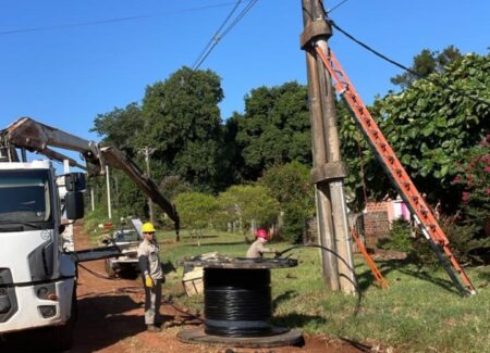 Realizan trabajos para fortalecer el servicio en barrio Stella Maris de San Javier imagen-8