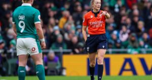 Tras sufrir abuso online hizo historia como la primera árbitra del Seis Naciones Tras sufrir abuso online hizo historia como la primera árbitra del Seis Naciones imagen-1