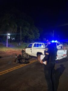 Siniestro vial entre una camioneta y una moto dejó un hombre lesionado en Dos de Mayo imagen-2