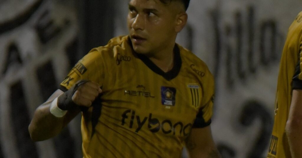 Almirante está de la cabeza: triunfazo ante Estudiantes y escolta imagen-3