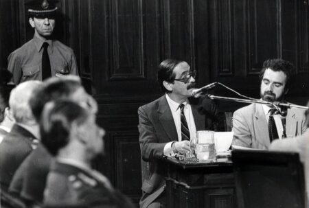 “Señores jueces, nunca más”: el discurso completo de Strassera en el juicio a las Juntas imagen-6