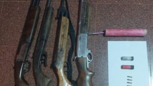 Hallaron escopetas, municiones y un explosivo artesanal ocultos en el Parque Provincial Esmeralda imagen-1