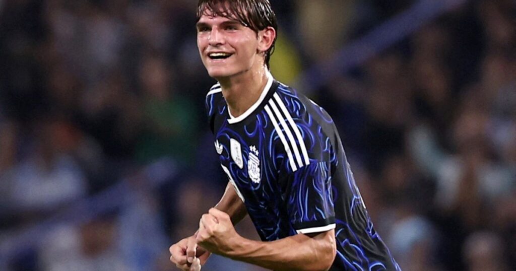 Las repercusiones en Italia sobre el partido de Nico Paz: "Es maravilloso", los aplausos de Messi y la revelación de Fábregas sobre sus tiros libres imagen-5