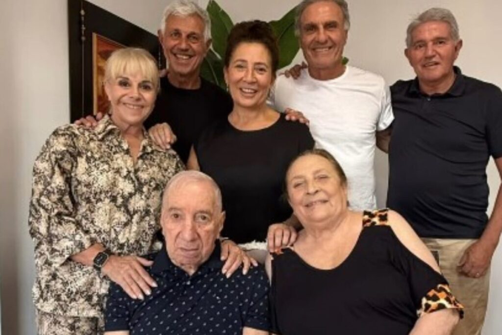 Carlos Bilardo cumplió 88 años: el festejo en su casa junto a Oscar Ruggeri y Claudia Villafañe imagen-97