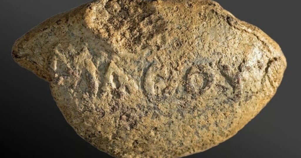 Encontraron la bala de una honda de hace 2.000 años con un mensaje burlón imagen-100