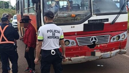 Interceptaron un colectivo que transportaba tareferos con una VTV falsa y sin condiciones de seguridad en Guaraní imagen-9