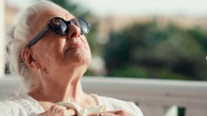 Lola Herrera recuerda su "tonteo" con Chicho Ibáñez Serrador: "Mi marido leyó las cartas y me las rompió" imagen-116