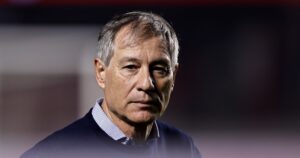 El grande de Paraguay al que dirigirá Ariel Holan luego de su paso por Rosario Central El grande de Paraguay al que dirigirá Ariel Holan luego de su paso por Rosario Central imagen-2