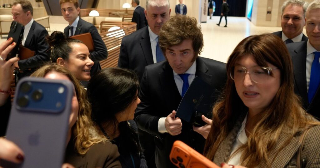 Milei volvió a acusar a Rocca y Madanes Quintanilla de atacar a los argentinos en connivencia con políticos ladrones imagen-96