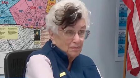 A sus 90 años, la madre de Bruce Willis es un pilar fundamental en la Policía de Los Angeles: "Nunca busca protagonismo" imagen-5