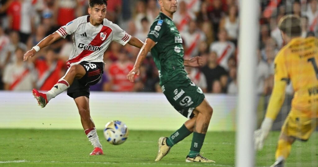 Video: el gol con el que Subiabre confirmó su buen arranque de año y liquidó el partido ante Sarmiento imagen-36
