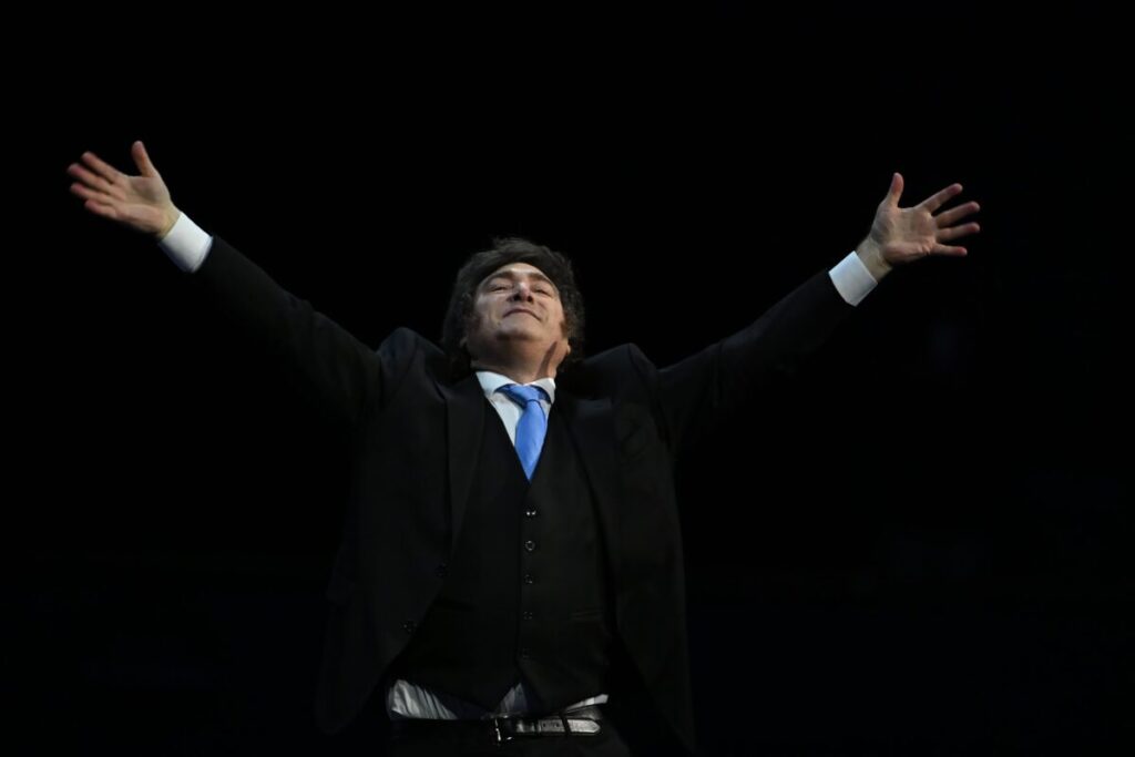 Javier Milei calificó de “impresentable” a Pedro Sánchez y volvió a apuntar contra Madanes Quintanilla imagen-98