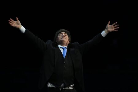 Javier Milei calificó de “impresentable” a Pedro Sánchez y volvió a apuntar contra Madanes Quintanilla imagen-8