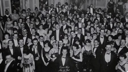 Durante 46 años muchos desconocían de dónde salió la imagen final de esta obra maestra del terror: no fue una invención y la foto original ha sido descubierta Durante 46 años muchos desconocían de dónde salió la imagen final de esta obra maestra del terror: no fue una invención y la foto original ha sido descubierta imagen-8