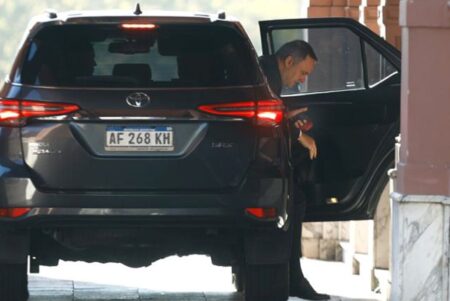 Manuel Adorni da una conferencia de prensa en medio de las polémicas por los viajes y las propiedades Manuel Adorni da una conferencia de prensa en medio de las polémicas por los viajes y las propiedades imagen-8