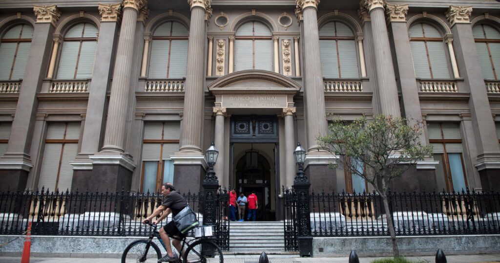 El Central autorizó a bancos a girar dividendos de 2025 en tres cuotas a partir de mayo imagen-100