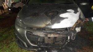 Provocaron el incendio de dos autos con una botella de combustible imagen-1