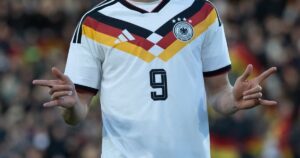 El europibe que la rompe en Alemania, podría nacionalizarse argentino y es hincha de Boca imagen-4