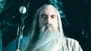 Cuando tenía 17 años, el actor de 'El Señor de los Anillos' Christopher Lee presenció la última ejecución pública con guillotina: "Giré la cabeza, pero lo oí" imagen-119