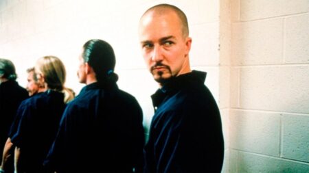 Gastó 100.000 dólares en anuncios para insultar a su propia película e intentó eliminar su nombre: terminó arruinando su carrera, pero su obra hizo historia Gastó 100.000 dólares en anuncios para insultar a su propia película e intentó eliminar su nombre: terminó arruinando su carrera, pero su obra hizo historia imagen-118