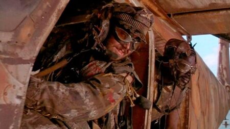 Esta noche en TV, una espectacular aventura de ciencia ficción de los años 90: la más cara jamás producida hasta que llegó 'Titanic' imagen-114