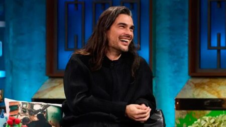 Oliver Laxe es un firme defensor de la experiencia en cines, pero también es humano: «Me cuesta ver las películas sin interrupción en mi ordenador» Oliver Laxe es un firme defensor de la experiencia en cines, pero también es humano: "Me cuesta ver las películas sin interrupción en mi ordenador" imagen-112