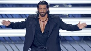 Can Yaman rechazó participar en series turcas para «salir de la zona de confort»: «Irme a Italia fue la decisión más drástica de mi vida» Can Yaman rechazó participar en series turcas para "salir de la zona de confort": "Irme a Italia fue la decisión más drástica de mi vida" imagen-118
