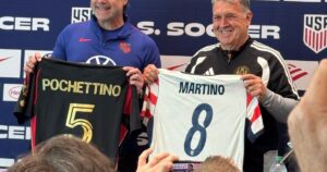 El emotivo cruce leproso entre Pochettino y el Tata Martino El emotivo cruce leproso entre Pochettino y el Tata Martino imagen-3