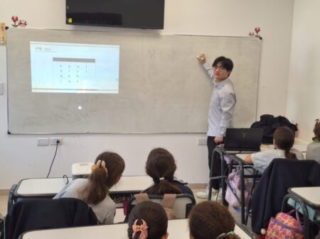 Fanático del vino, el asado y el paisaje: quién es “el chino Axel”, que enseña su idioma a docentes argentinos Fanático del vino, el asado y el paisaje: quién es “el chino Axel”, que enseña su idioma a docentes argentinos imagen-11