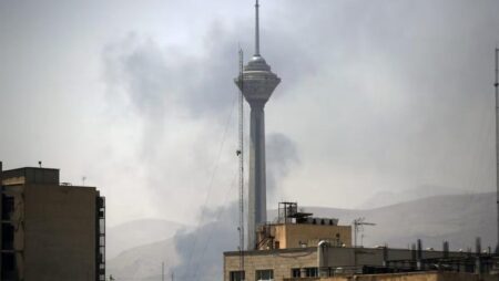 Al menos 53 niñas murieron tras un bombardeo israelí contra una escuela en Irán Al menos 53 niñas murieron tras un bombardeo israelí contra una escuela en Irán imagen-8