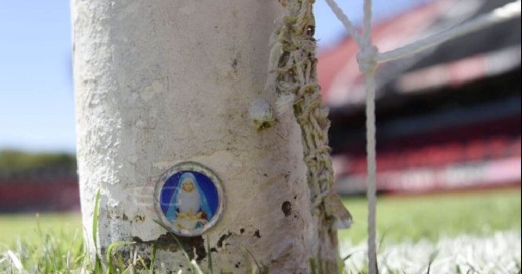 La particularidad que tendrán los palos de los arcos de la cancha de Newell’s en el clásico La particularidad que tendrán los palos de los arcos de la cancha de Newell's en el clásico imagen-44