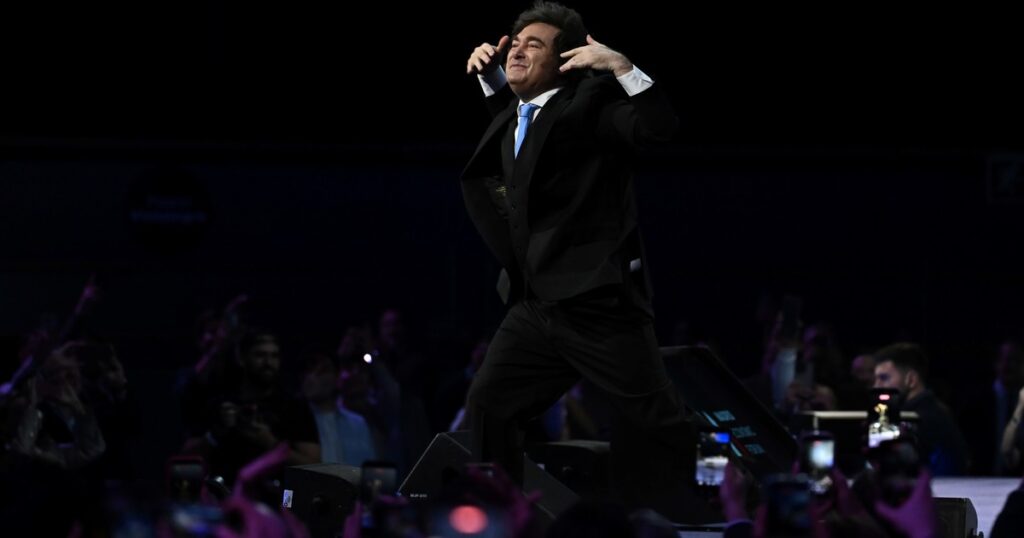 Javier Milei cerró su gira por Madrid y llamó "impresentable" a Pedro Sánchez imagen-99