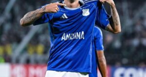 Video: el golazo de un argentino a un arquero mundialista desde atrás de mitad de cancha imagen-1