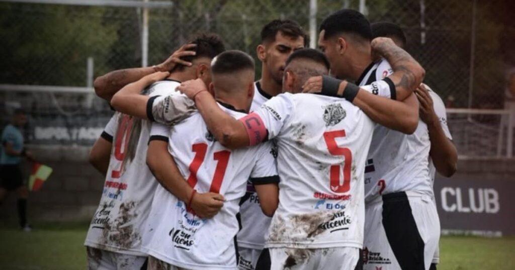 Primera C: Claypole tomó aire, varios dejaron pasar la cima y dos suspendidos Primera C: Claypole tomó aire, varios dejaron pasar la cima y dos suspendidos imagen-4