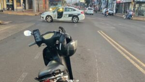 Dos motociclistas resultaron lesionados tras una colisión sobre la avenida Uruguay imagen-1