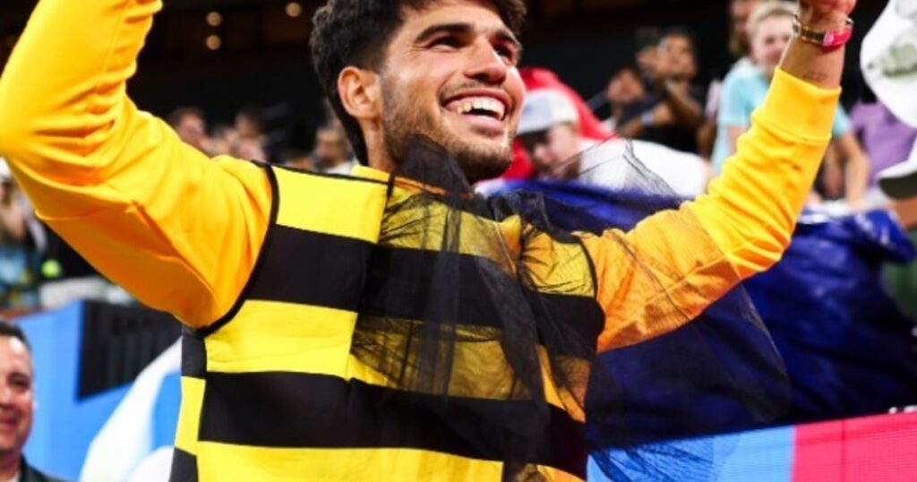 El increíble momento que protagonizó Carlos Alcaraz disfrazado de abeja en Indian Wells imagen-40