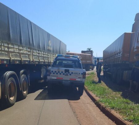 Colisión entre un camión y una camioneta con lesionado leve imagen-66