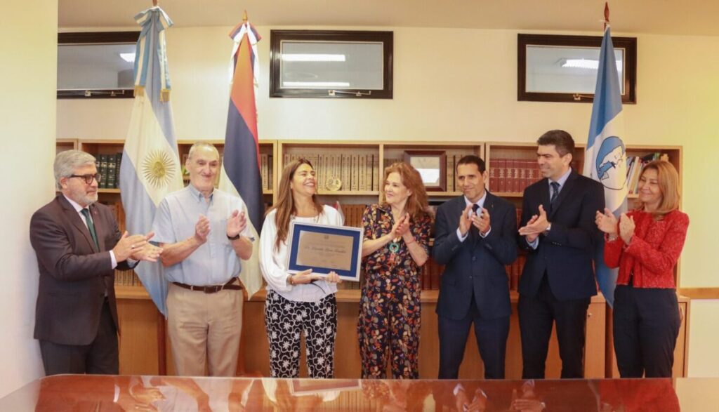 Entrega de reconocimiento a Leopoldo López Forastier a 50 años del golpe cívico militar Entrega de reconocimiento a Leopoldo López Forastier a 50 años del golpe cívico militar imagen-5