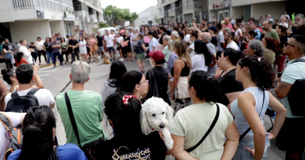 Derrumbe en Parque Patricios: levantaron la clausura y los vecinos están más cerca de volver a sus casas imagen-99