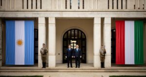 Milei en Hungría, una cita con Orbán y un un escenario frente a la derecha europea en la que descargó su "batalla cultural" imagen-2