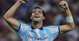 En Racing preocupa el malestar de Santiago Sosa, que le reclama a Diego Milito una mejora de su contrato imagen-1