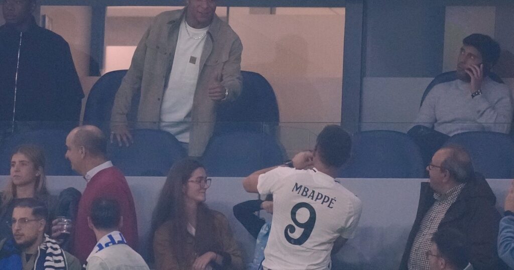 Video: el eufórico festejo de Mbappé desde su palco tras el hat-trick de Valverde ante el City imagen-48