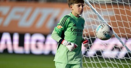 Así ataja el hijo de Iker Casillas: juega en el Real Madrid y da que hablar en el Mundial de Clubes infantil  imagen-24
