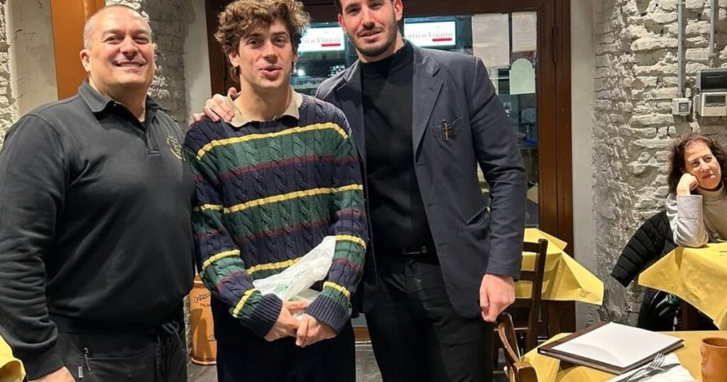 Colapinto visitó un restaurant italiano y el gerente concluyó: "Come como un dinosaurio" imagen-5