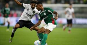 Video: Medina, tremendo patadón y roja ante Palmeiras imagen-2