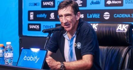 Gustavo Costas tras el triunfo ante Belgrano: "Logramos tener la intensidad que teníamos antes, ese matarse por el compañero" imagen-16