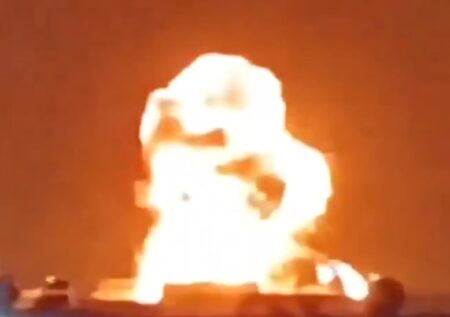 Irán volvió a atacar con misiles la principal instalación de gas de Qatar, el mayor centro de GNL del mundo imagen-7